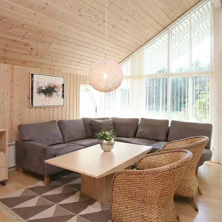 Hébergement de vacances Four-bedroom Holiday In 5 *