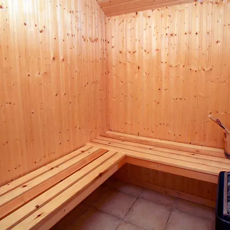 Four-bedroom Holiday In 5 Hébergement de vacances *