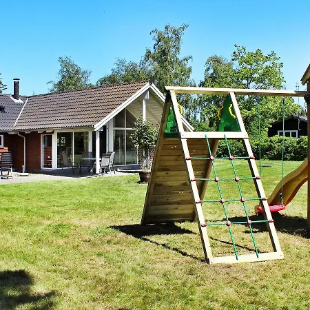 Hébergement de vacances Four-bedroom Holiday In 5 Rødby